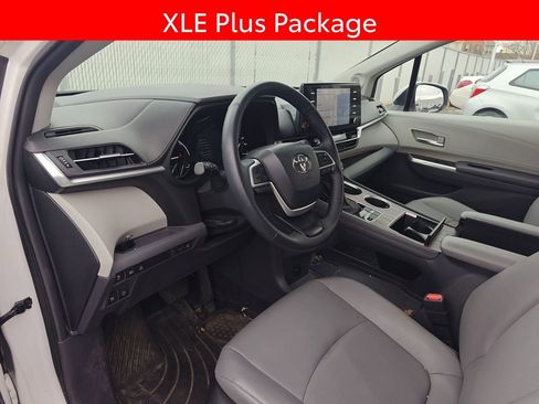 Used 2024 Toyota Sienna XLE w/ XLE Plus Package image 7