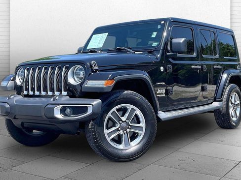 Used 2018 Jeep Wrangler Unlimited Sahara w/ Uconnect 4C Nav & Sound Group AWD/4WD image 13