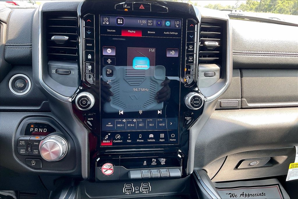 Used 2025 RAM 1500 Laramie AWD/4WD image 18