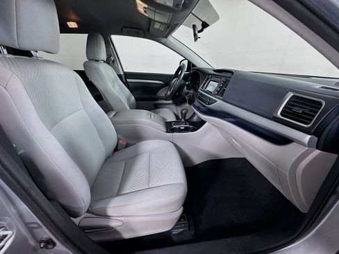 Used 2015 Toyota Highlander LE FWD image 33