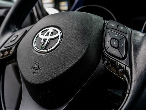 Used 2021 Toyota C-HR XLE image 28