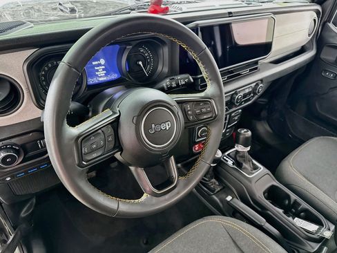Used 2024 Jeep Wrangler Unlimited AWD/4WD image 11