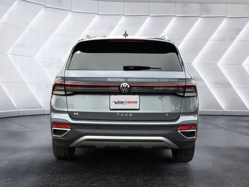 Used 2025 Volkswagen Taos SE AWD/4WD image 5