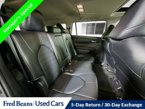 Used 2023 Toyota Highlander L image 29