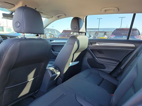 Used 2017 Volkswagen Golf Alltrack S image 15