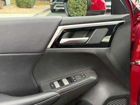 Used 2024 Mitsubishi Outlander SE image 9