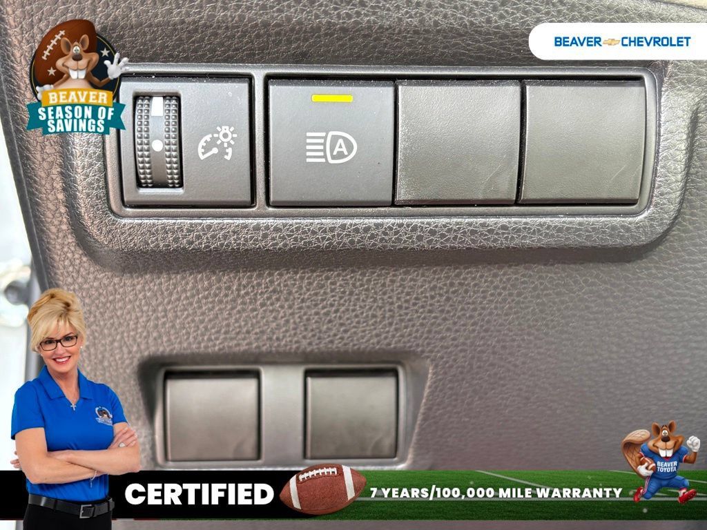 Used 2025 Toyota Corolla Cross LE FWD image 32