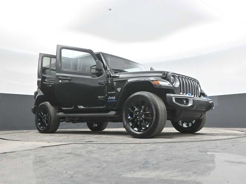 Used 2023 Jeep Wrangler Unlimited Sahara w/ Cold Weather Group AWD/4WD image 53