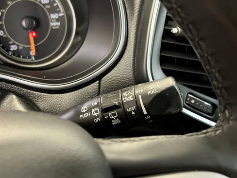 Used 2022 Jeep Cherokee Latitude w/ Sun & Sound Group image 34