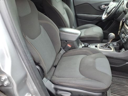 Used 2017 Jeep Cherokee Latitude w/ Safety/Convenience Group AWD/4WD image 6