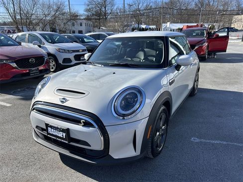 Used 2022 MINI Cooper SE image 4