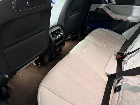 Used 2024 BMW X5 xDrive50e image 4