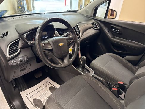 Used 2018 Chevrolet Trax LS image 26