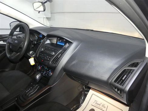 Used 2018 Ford Focus SE FWD image 23