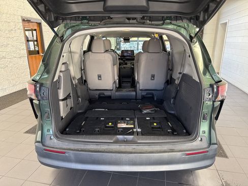 Certified 2021 Toyota Sienna LE image 10