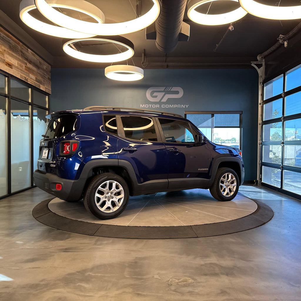 Used 2018 Jeep Renegade Latitude AWD/4WD image 3
