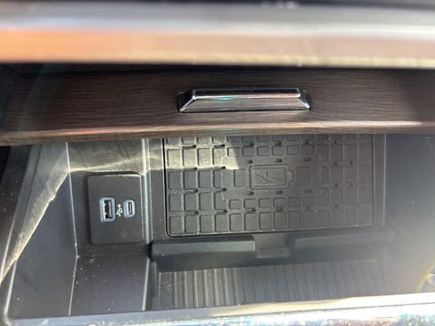 Used 2022 Ford Expedition Limited image 21