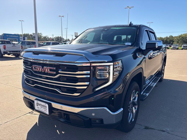 Used 2022 GMC Sierra 1500 SLT w/ SLT Premium Plus Package AWD/4WD image 11
