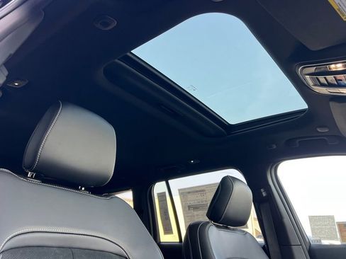 New 2026 Jeep Grand Cherokee Altitude image 17