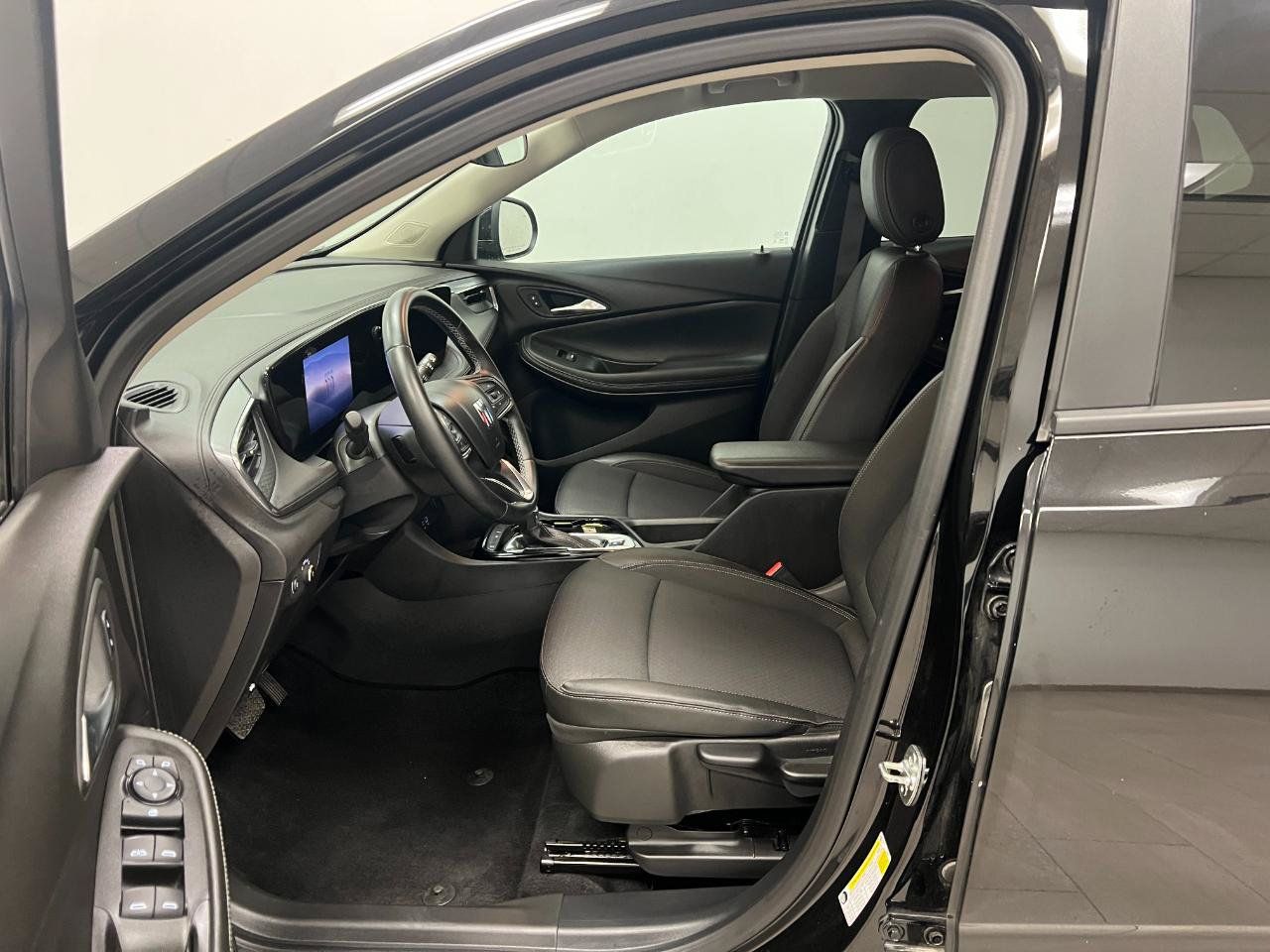 Used 2025 Buick Encore GX Preferred FWD image 27