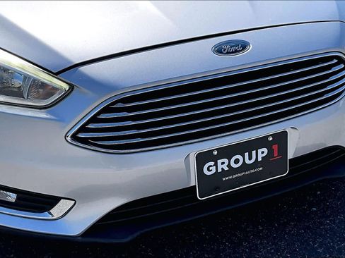 Used 2017 Ford Focus Titanium FWD image 30