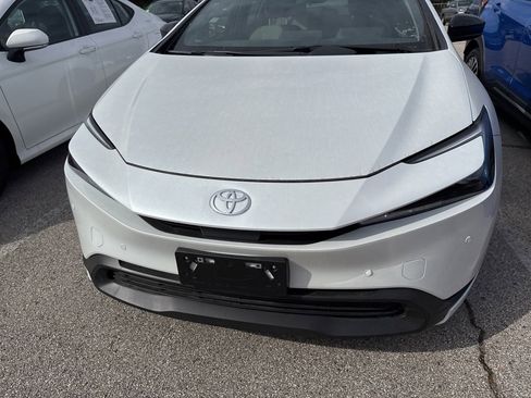 Used 2025 Toyota Prius LE image 2