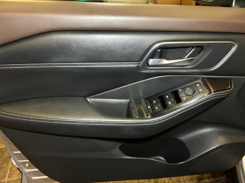 Used 2021 Nissan Rogue SV w/ Premium Package AWD/4WD image 23