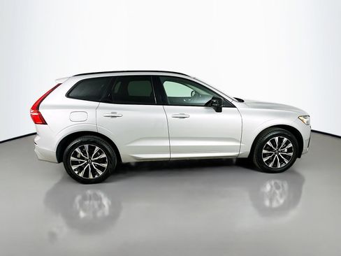 Used 2025 Volvo XC60 B5 Core AWD/4WD image 4