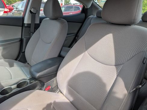 Used 2015 Hyundai Elantra SE FWD image 11
