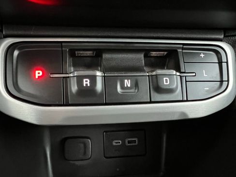 Used 2023 GMC Acadia SLE w/ Driver Convenience Package image 41