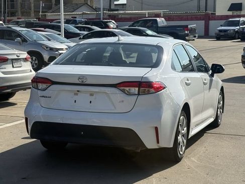 Used 2025 Toyota Corolla LE FWD image 4