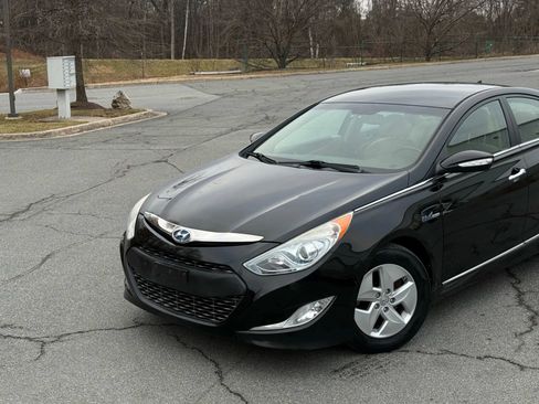 Used 2012 Hyundai Sonata Hybrid w/ Leather Pkg image 2