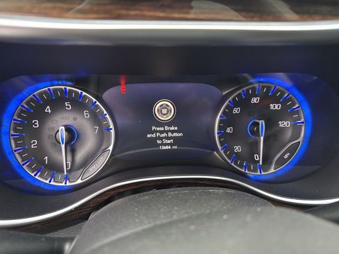 Used 2024 Chrysler Pacifica Limited image 14