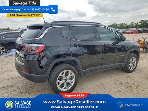 Used 2025 Jeep Compass Latitude AWD/4WD image 4