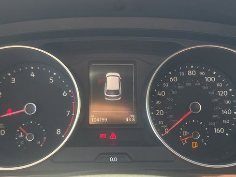 Used 2020 Volkswagen Tiguan SE w/ Panoramic Sunroof Package image 11