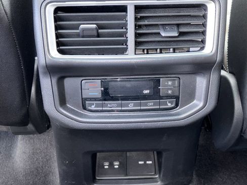 Used 2025 Volkswagen Atlas SEL AWD/4WD image 21