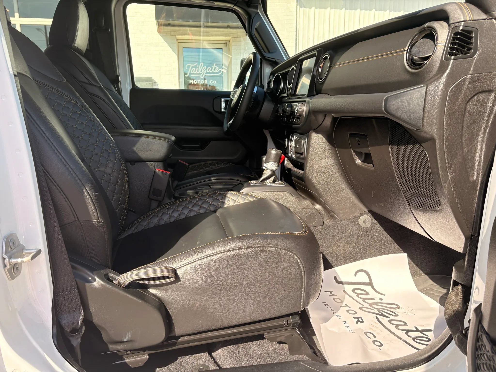 Used 2023 Jeep Gladiator Overland AWD/4WD image 12
