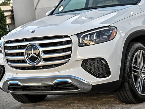 Used 2025 Mercedes-Benz GLS 450 4MATIC image 6