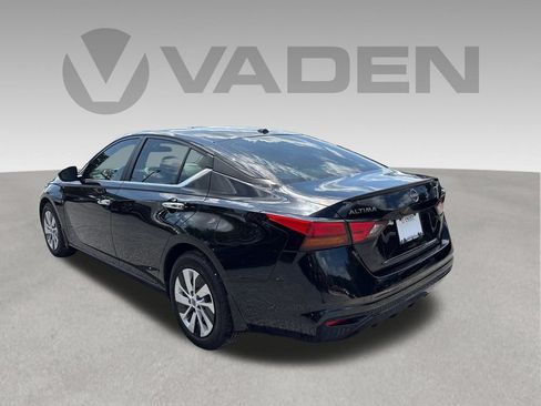 Used 2025 Nissan Altima 2.5 S FWD image 19