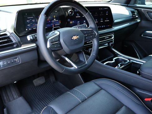 Used 2025 Chevrolet Traverse High Country w/ LPO, Floor Liner Package AWD/4WD image 3