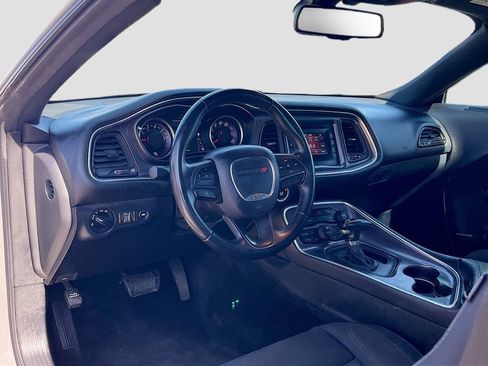 Used 2017 Dodge Challenger SXT RWD image 9