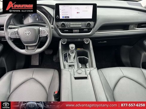 Used 2024 Toyota Grand Highlander AWD image 18