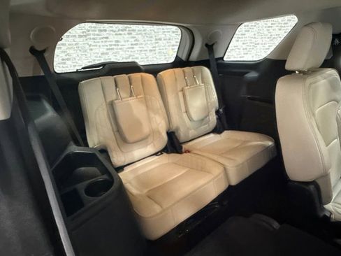 Used 2018 Ford Explorer Platinum AWD/4WD image 12