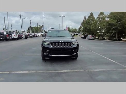New 2025 Jeep Grand Cherokee Laredo X w/ Luxury Tech Group I image 36