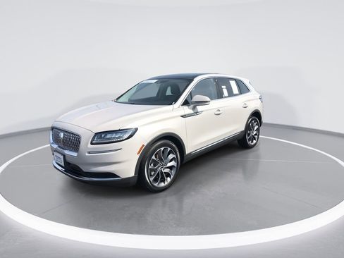 Used 2022 Lincoln Nautilus Reserve AWD/4WD image 4