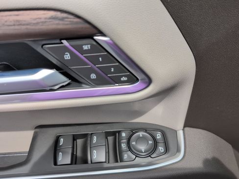 New 2025 GMC Sierra 2500 SLT w/ SLT Convenience Package image 17