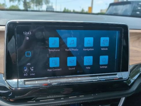 Used 2024 Volkswagen Atlas SE FWD image 13