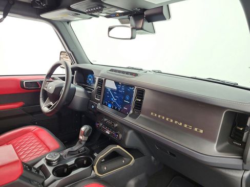 Used 2025 Ford Bronco Badlands image 24