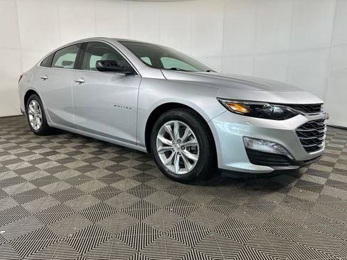 Used 2020 Chevrolet Malibu LT image 2