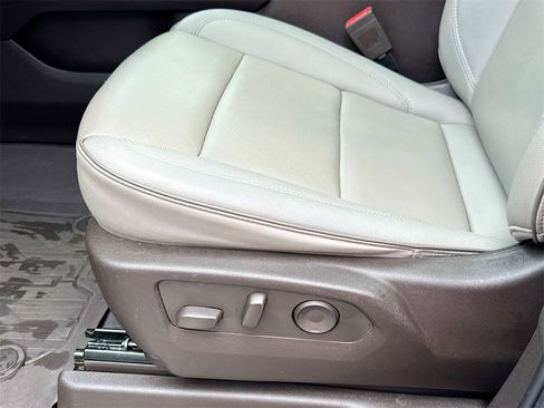 Used 2023 GMC Yukon XL SLT w/ SLT Premium Package image 9